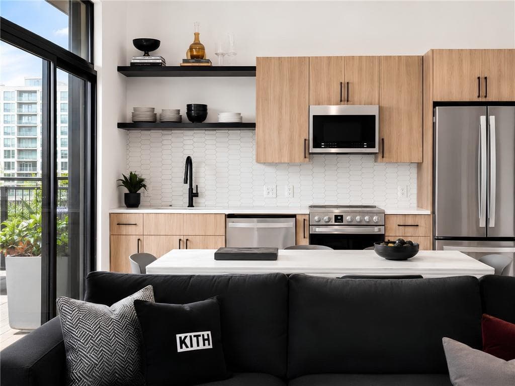1 bedroom, 1 bathroom, 630 sq ft condominium for sale at 567 Ponce De Leon Avenue 414, Atlanta, GA 30308 — photo 4