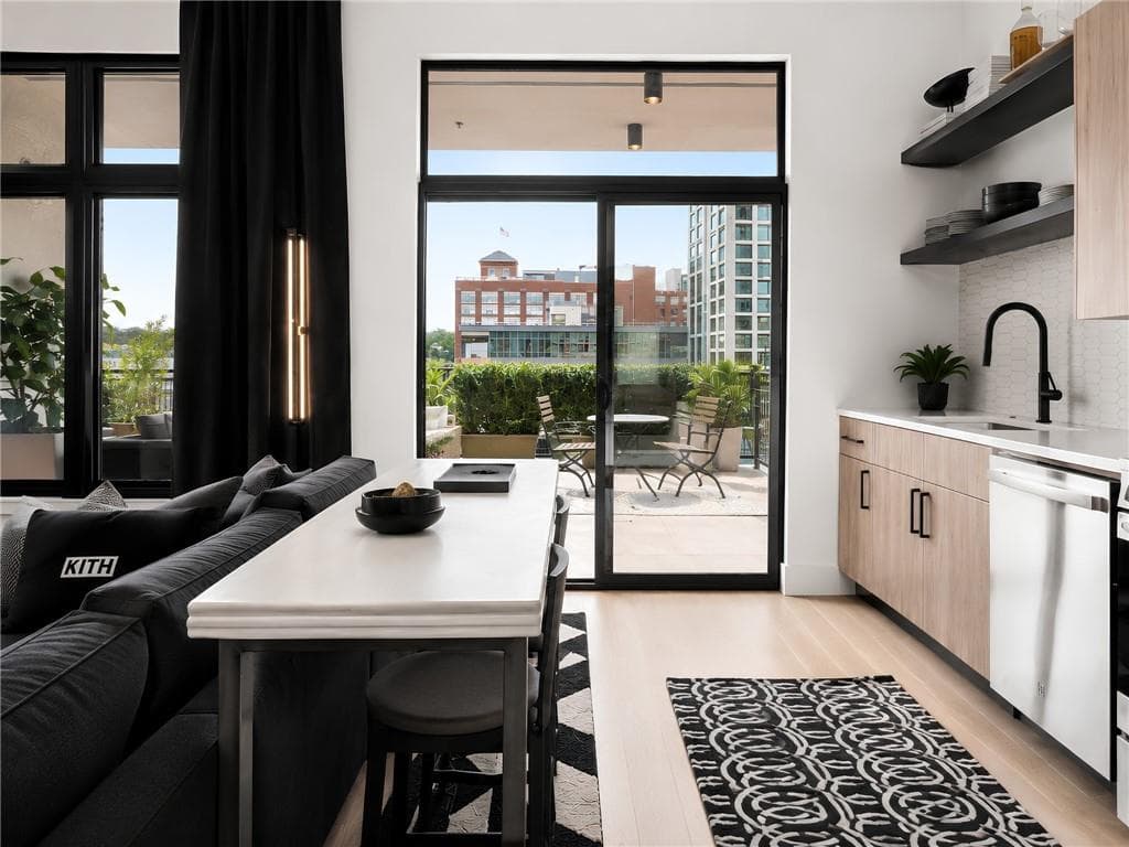 1 bedroom, 1 bathroom, 630 sq ft condominium for sale at 567 Ponce De Leon Avenue 414, Atlanta, GA 30308 — photo 5