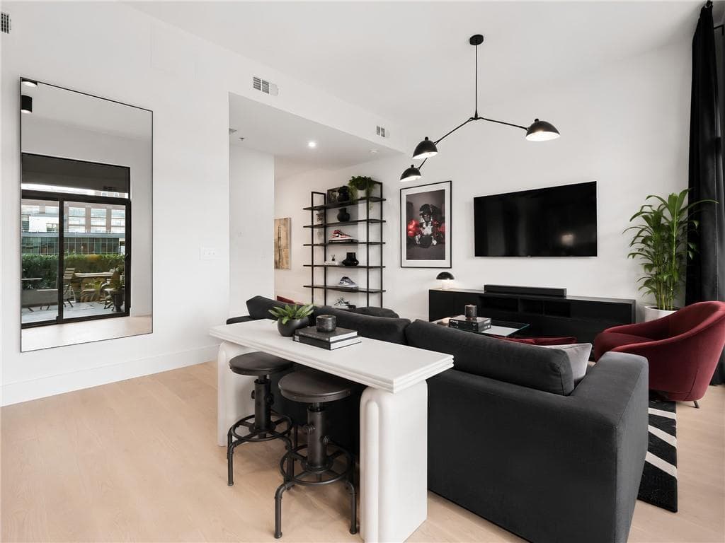 1 bedroom, 1 bathroom, 630 sq ft condominium for sale at 567 Ponce De Leon Avenue 414, Atlanta, GA 30308 — photo 9