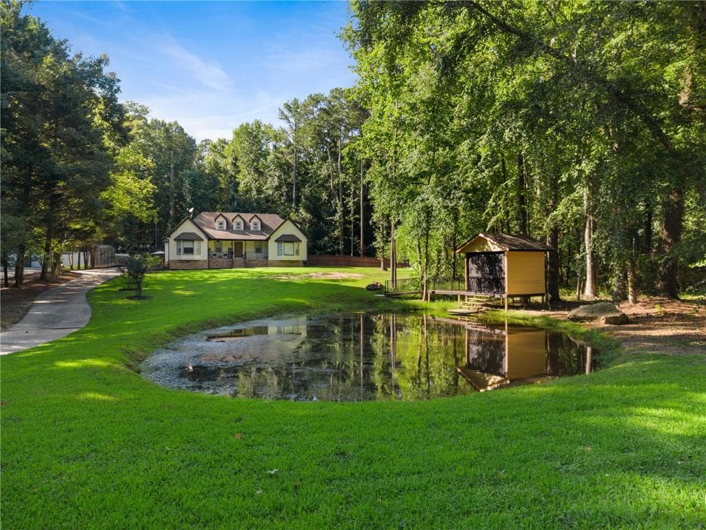 4 bedroom, 3 bathroom, 3,193 sq ft single family residence for sale at 3525 Rock Falls Drive, Snellville, GA 30039 — photo 2