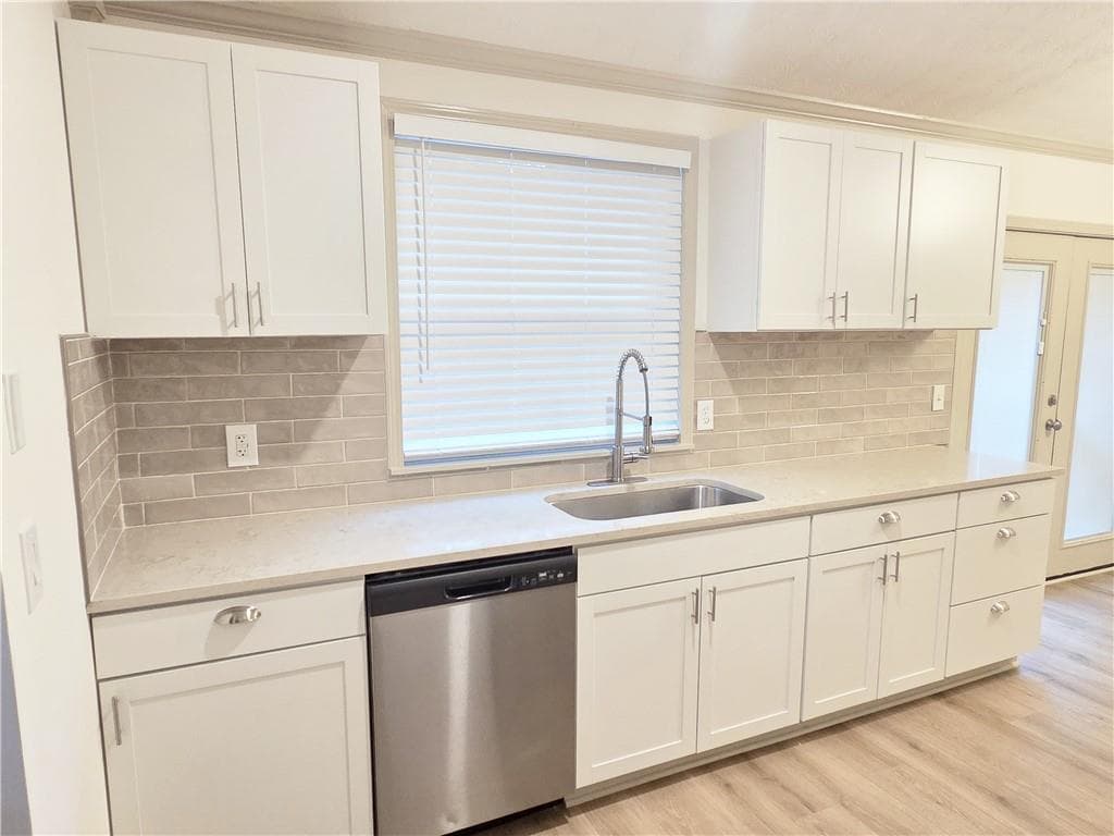 3 bedroom, 2 bathroom, 1,239 sq ft single family residence under contract at 7791 Chase Woods Drive, Jonesboro, GA 30236 — photo 7