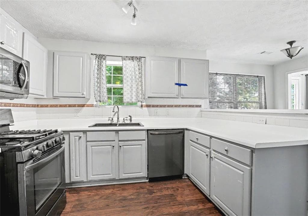 3 bedroom, 3 bathroom, 1,768 sq ft single family residence for sale at 209 Regents Park, Stockbridge, GA 30281 — photo 7