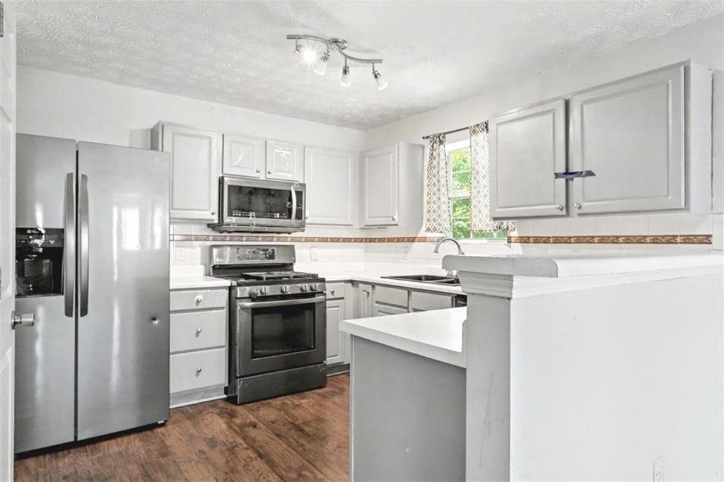 3 bedroom, 3 bathroom, 1,768 sq ft single family residence for sale at 209 Regents Park, Stockbridge, GA 30281 — photo 9