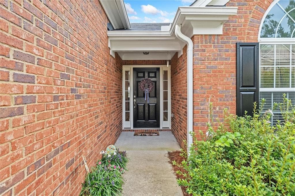 3 bedroom, 2 bathroom, 2,591 sq ft single family residence for sale at 1092 S Creek Dr, Villa Rica, GA 30180 — photo 2