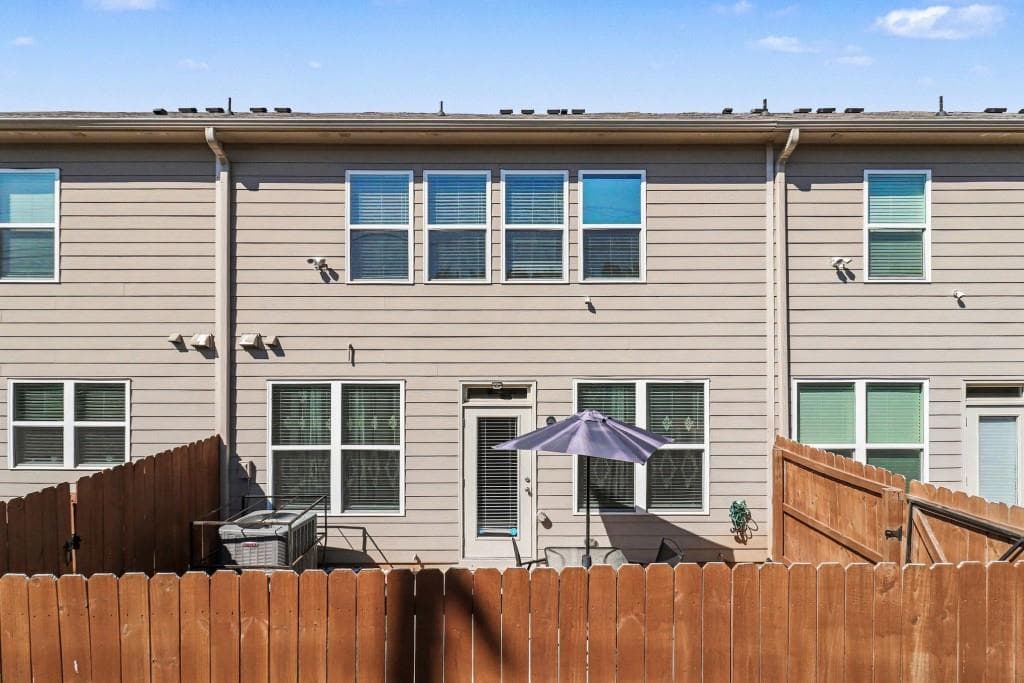 3 bedroom, 3 bathroom, 1,911 sq ft townhouse for sale at 5357 Radford, Fairburn, GA 30213 — photo 8