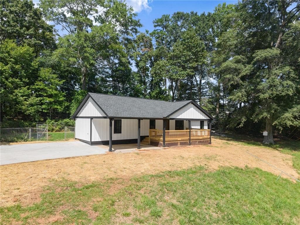 3 bedroom, 2 bathroom, 1,500 sq ft single family residence under contract at 2443 Old Cornelia Highway, Gainesville, GA 30507 — photo 7