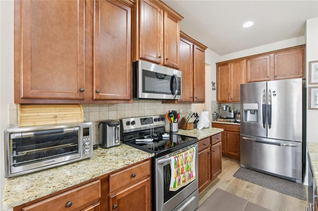 4 bedroom, 3 bathroom, 2,480 sq ft single family residence for sale at 2002 Bridgewater Pass, Hampton, GA 30228 — photo 10