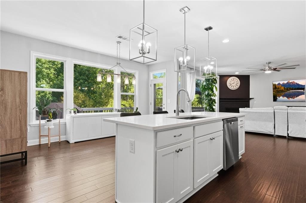 4 bedroom, 3 bathroom, 2,546 sq ft single family residence under contract at 1700 Primrose Park Road, Sugar Hill, GA 30518 — photo 10
