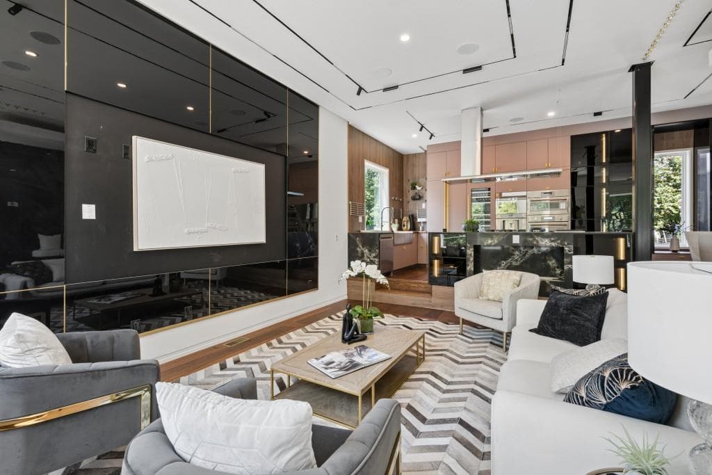 4 bedroom, 5 bathroom, 3,096 sq ft single family residence for sale at 204 South, Atlanta, GA 30315 — photo 2