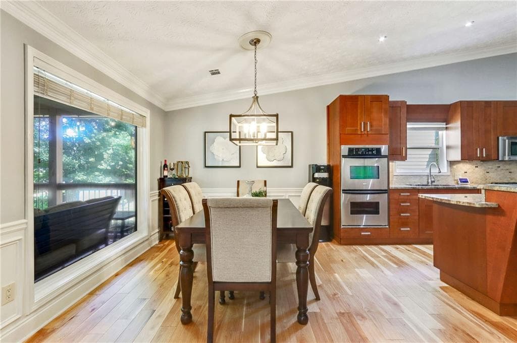 6 bedroom, 4 bathroom, 3,363 sq ft single family residence under contract at 2744 Sterling Drive, Lawrenceville, GA 30043 — photo 6