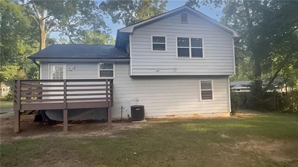 4 bedroom, 2 bathroom, 1,616 sq ft single family residence for sale at 141 Hemlock Circle, Lawrenceville, GA 30046 — photo 4