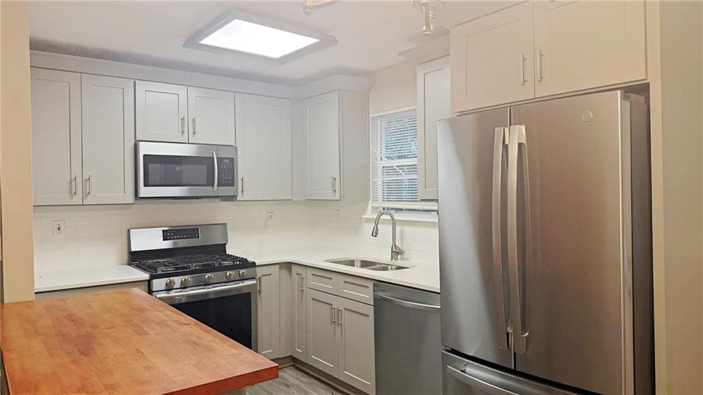 4 bedroom, 2 bathroom, 1,616 sq ft single family residence for sale at 141 Hemlock Circle, Lawrenceville, GA 30046 — photo 6