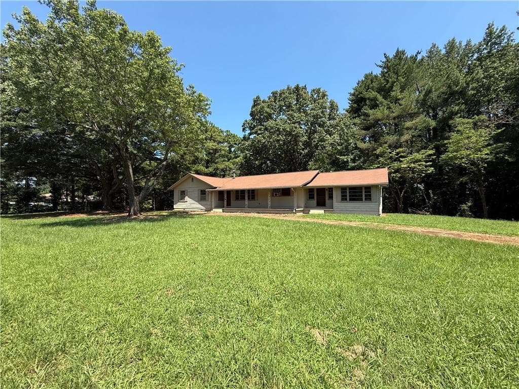 5 bedroom, 2 bathroom, 2,000 sq ft single family residence for sale at 655 Elberta Drive, Marietta, GA 30066 — photo 3