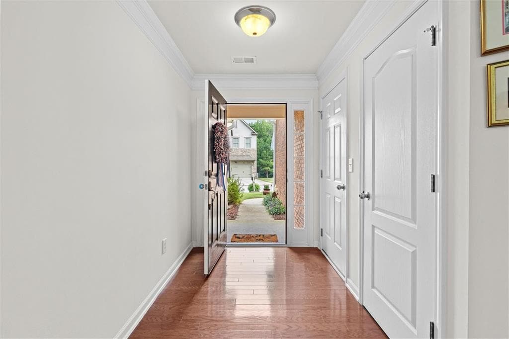 3 bedroom, 2 bathroom, 2,591 sq ft single family residence for sale at 1092 S Creek Dr, Villa Rica, GA 30180 — photo 3