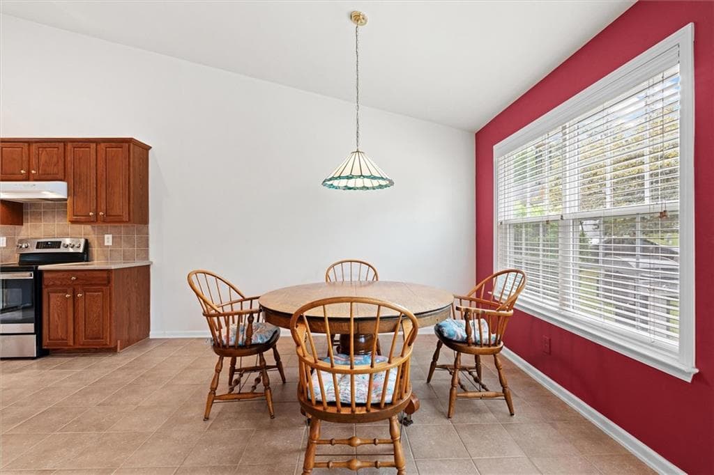 3 bedroom, 2 bathroom, 2,591 sq ft single family residence for sale at 1092 S Creek Dr, Villa Rica, GA 30180 — photo 9