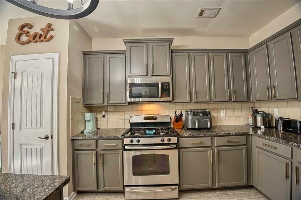 4 bedroom, 3 bathroom, 2,735 sq ft single family residence for sale at 2364 Allsborough Way, Dacula, GA 30019 — photo 8