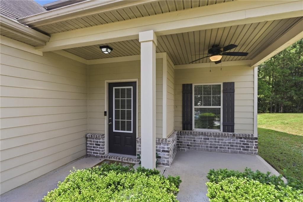 4 bedroom, 3 bathroom, 2,296 sq ft single family residence for rent at 906 Donington Circle, Lawrenceville, GA 30045 for $2,300 a month — photo 2
