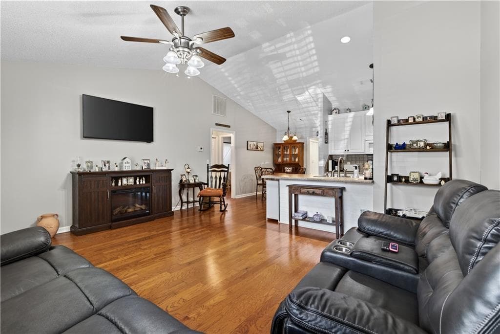 2 bedroom, 2 bathroom, 984 sq ft condominium for sale at 2915 Florence Drive, Gainesville, GA 30504 — photo 6