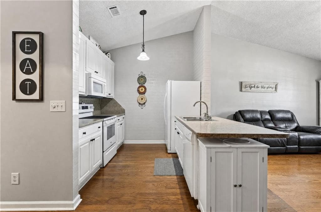 2 bedroom, 2 bathroom, 984 sq ft condominium for sale at 2915 Florence Drive, Gainesville, GA 30504 — photo 8