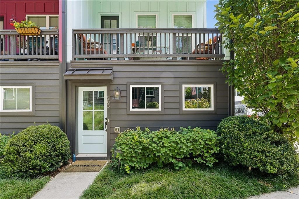 2 bedroom, 2 bathroom, 1,120 sq ft townhouse under contract at 203 Color Circle, Atlanta, GA 30317