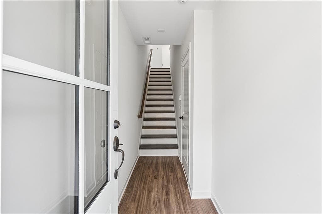 2 bedroom, 2 bathroom, 1,120 sq ft townhouse under contract at 203 Color Circle, Atlanta, GA 30317 — photo 3
