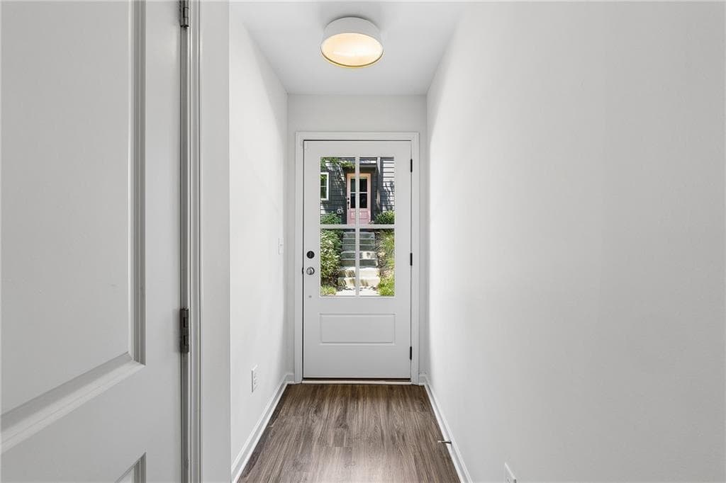 2 bedroom, 2 bathroom, 1,120 sq ft townhouse under contract at 203 Color Circle, Atlanta, GA 30317 — photo 4