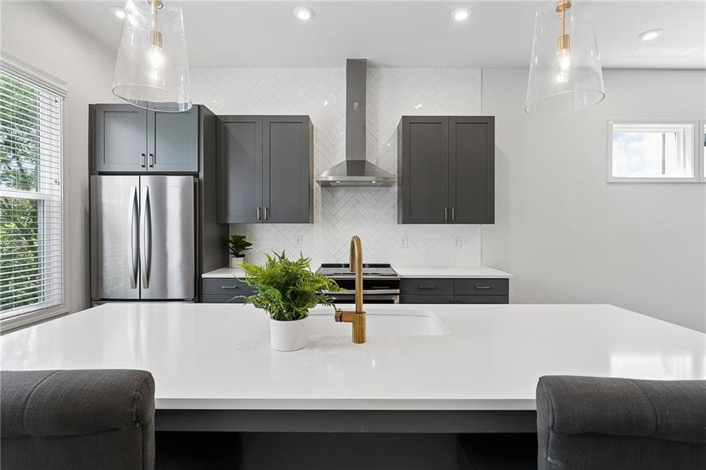 2 bedroom, 2 bathroom, 1,120 sq ft townhouse under contract at 203 Color Circle, Atlanta, GA 30317 — photo 7