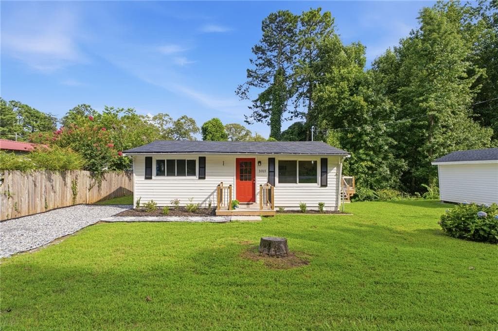 2 bedroom, 1 bathroom, 720 sq ft single family residence for sale at 5015 Virginia Avenue, Cumming, GA 30041