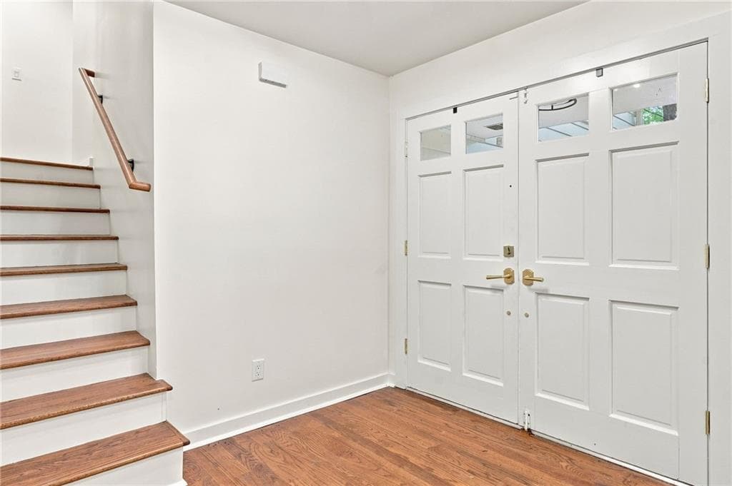4 bedroom, 3 bathroom, 2,276 sq ft single family residence for sale at 4155 Burnt Hickory Road, Marietta, GA 30064 — photo 4