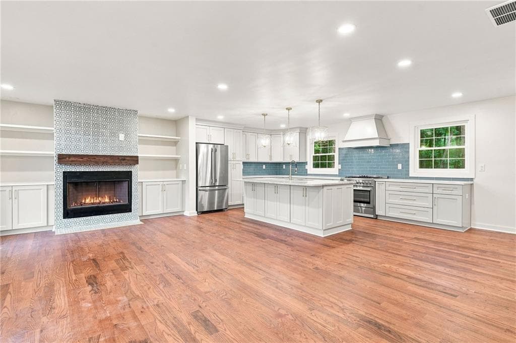 4 bedroom, 3 bathroom, 2,276 sq ft single family residence for sale at 4155 Burnt Hickory Road, Marietta, GA 30064 — photo 5