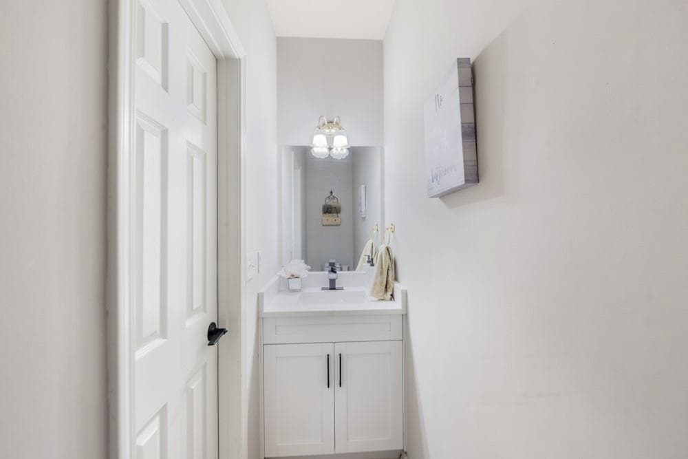 4 bedroom, 3 bathroom, 2,167 sq ft single family residence for sale at 165 Roberts Road, Suwanee, GA 30024 — photo 6