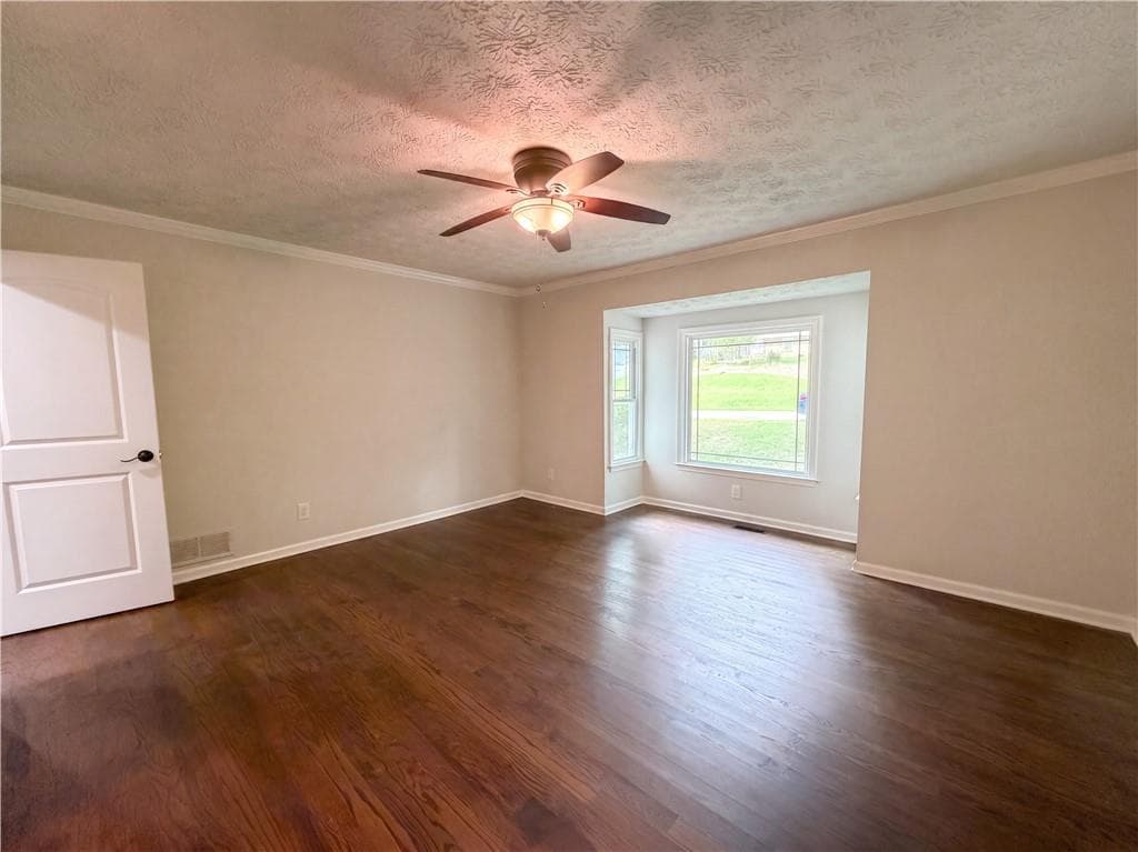 3 bedroom, 2 bathroom, 1,812 sq ft single family residence for sale at 1394 Natchez Trace, Marietta, GA 30008 — photo 4