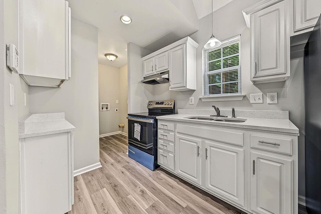 3 bedroom, 2 bathroom, 1,488 sq ft single family residence for sale at 3071 Jones Street, East Point, GA 30344 — photo 2