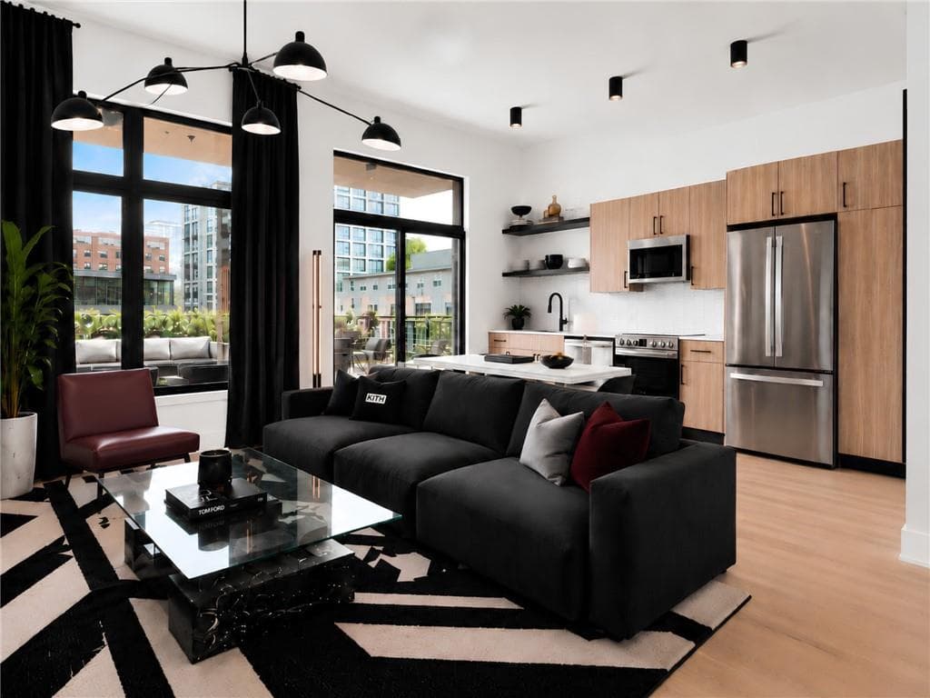 1 bedroom, 1 bathroom, 630 sq ft condominium for sale at 567 Ponce De Leon Avenue 414, Atlanta, GA 30308 — photo 2