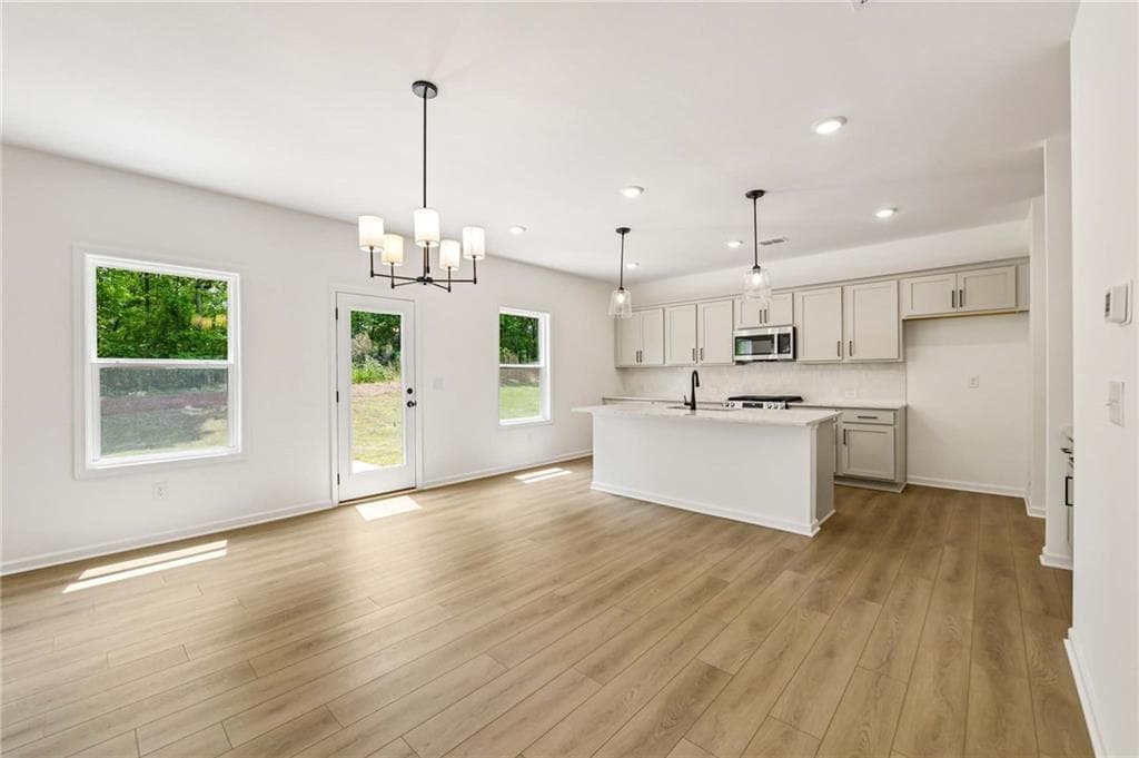 4 bedroom, 3 bathroom, 2,053 sq ft single family residence for sale at 5355 Callahan Trace, Flowery Branch, GA 30542 — photo 7