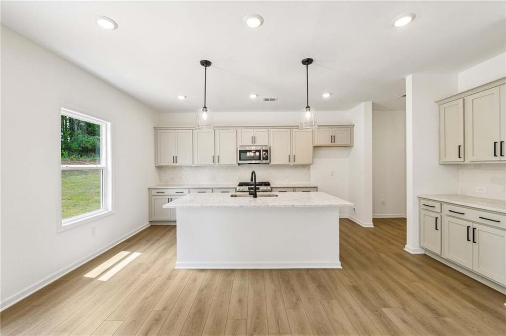 4 bedroom, 3 bathroom, 2,053 sq ft single family residence for sale at 5355 Callahan Trace, Flowery Branch, GA 30542 — photo 9