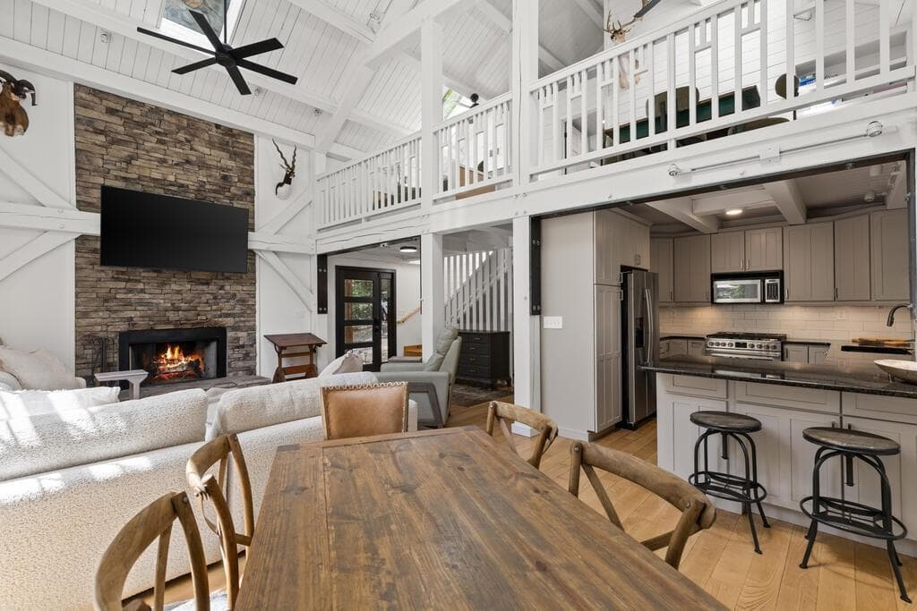 3 bedroom, 3 bathroom, 2,520 sq ft single family residence for sale at 281 Pine Cone Road, Blue Ridge, GA 30513 — photo 8