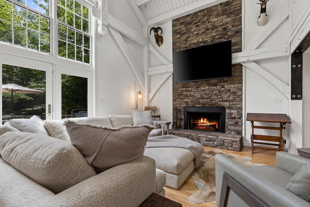 3 bedroom, 3 bathroom, 2,520 sq ft single family residence for sale at 281 Pine Cone Road, Blue Ridge, GA 30513 — photo 10