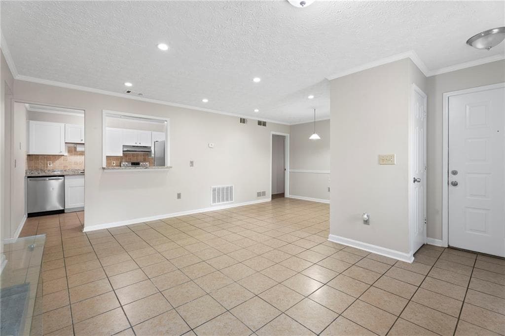 2 bedroom, 2 bathroom, 1,170 sq ft condominium for sale at 1466 Branch Drive, Tucker, GA 30084 — photo 6
