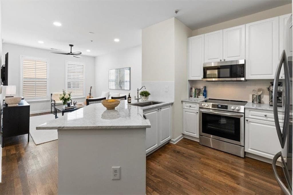 1 bedroom, 1 bathroom, 648 sq ft condominium sold at 10 Perimeter Summit Boulevard 1402, Brookhaven, GA 30319