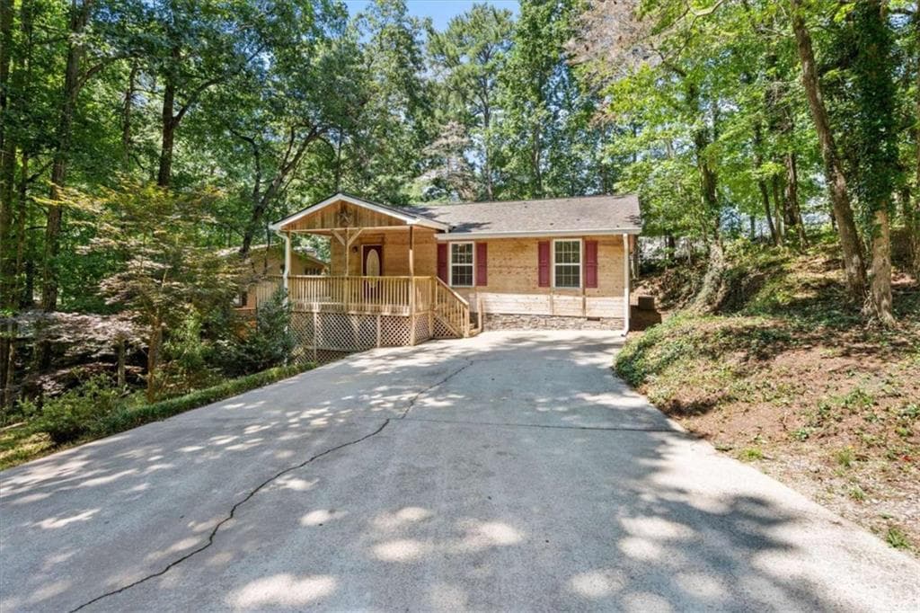3 bedroom, 2 bathroom, 1,406 sq ft home for sale at 9021 Lakeview Parkway, Villa Rica, GA