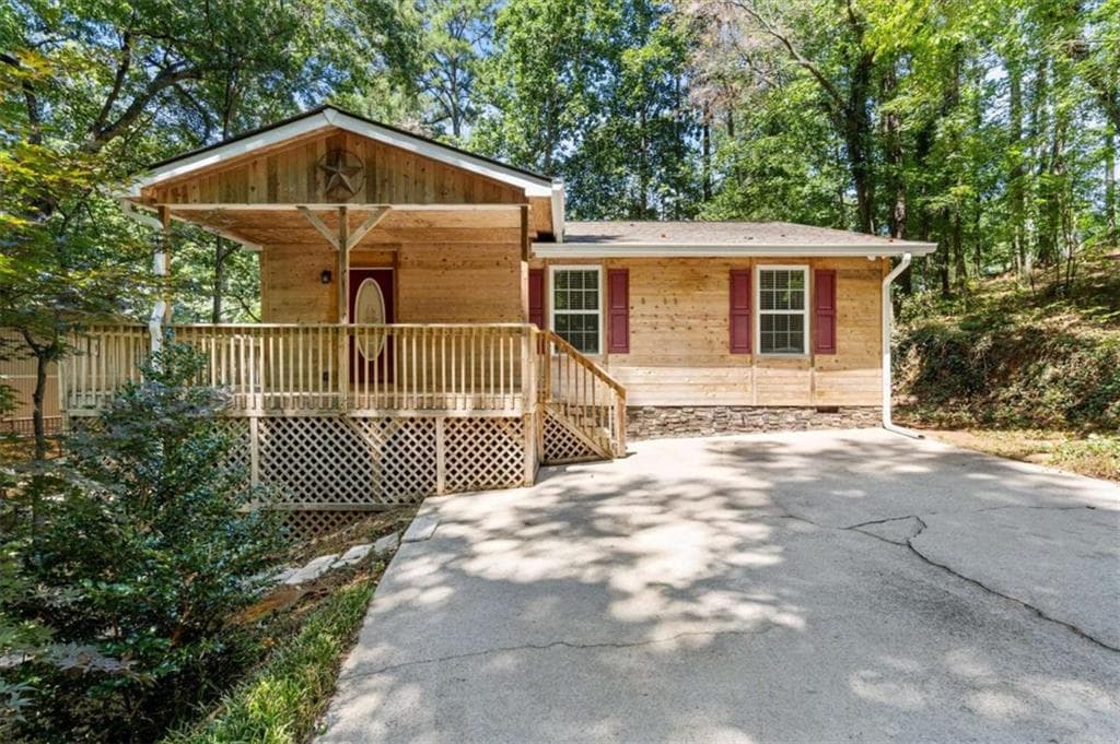 3 bedroom, 2 bathroom, 1,406 sq ft single family residence for sale at 9021 Lakeview Parkway, Villa Rica, GA 30180 — photo 2