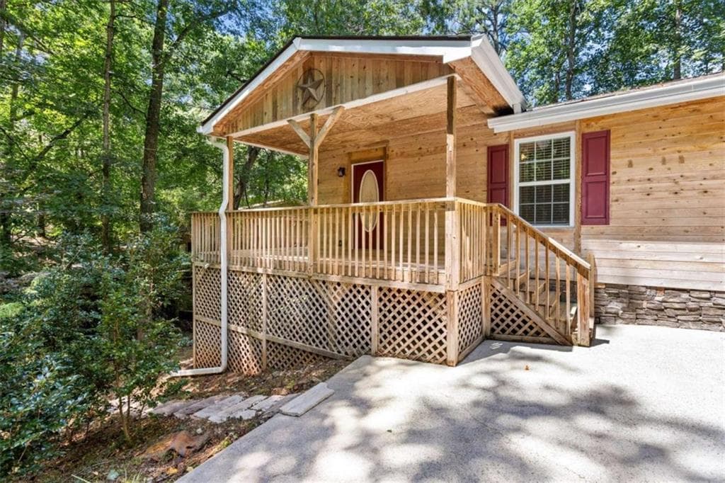 3 bedroom, 2 bathroom, 1,406 sq ft single family residence for sale at 9021 Lakeview Parkway, Villa Rica, GA 30180 — photo 3