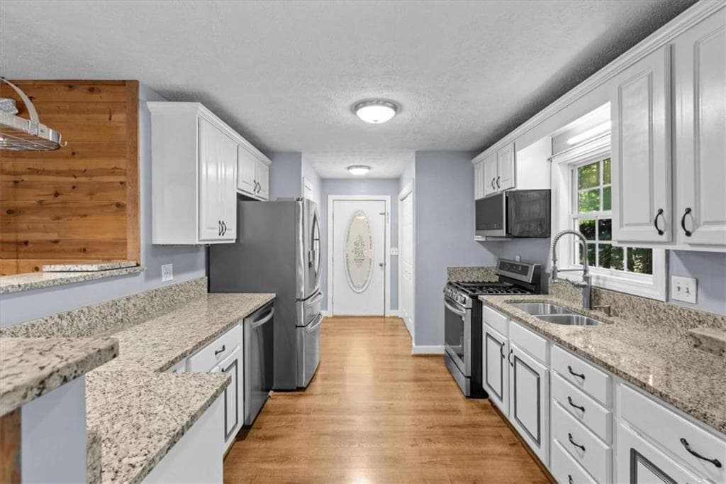 3 bedroom, 2 bathroom, 1,406 sq ft single family residence for sale at 9021 Lakeview Parkway, Villa Rica, GA 30180 — photo 6