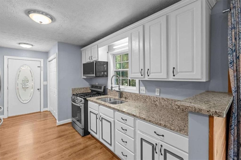 3 bedroom, 2 bathroom, 1,406 sq ft single family residence for sale at 9021 Lakeview Parkway, Villa Rica, GA 30180 — photo 7