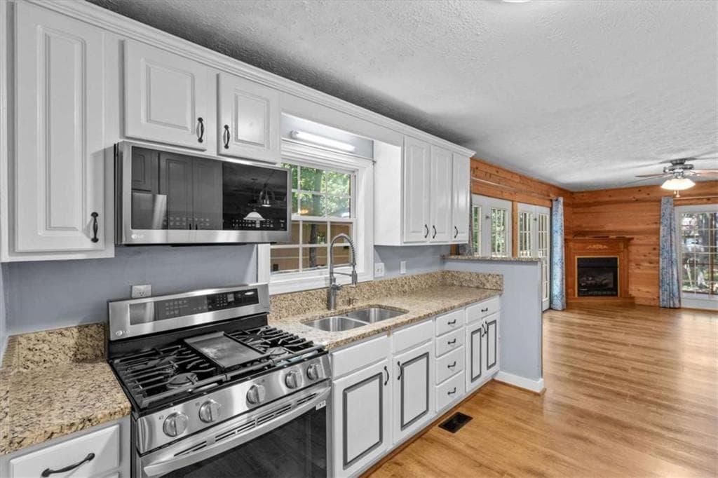 3 bedroom, 2 bathroom, 1,406 sq ft single family residence for sale at 9021 Lakeview Parkway, Villa Rica, GA 30180 — photo 9