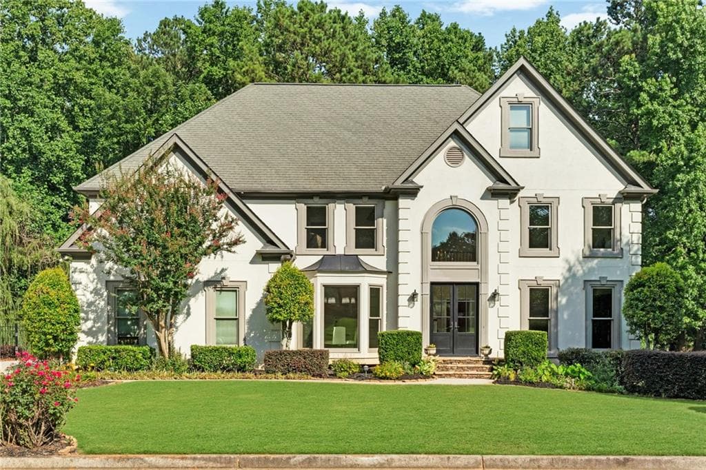 6 bedroom, 6 bathroom, 5,511 sq ft single family residence under contract at 10645 Oxford Mill Circle, Johns Creek, GA 30022 — photo 3