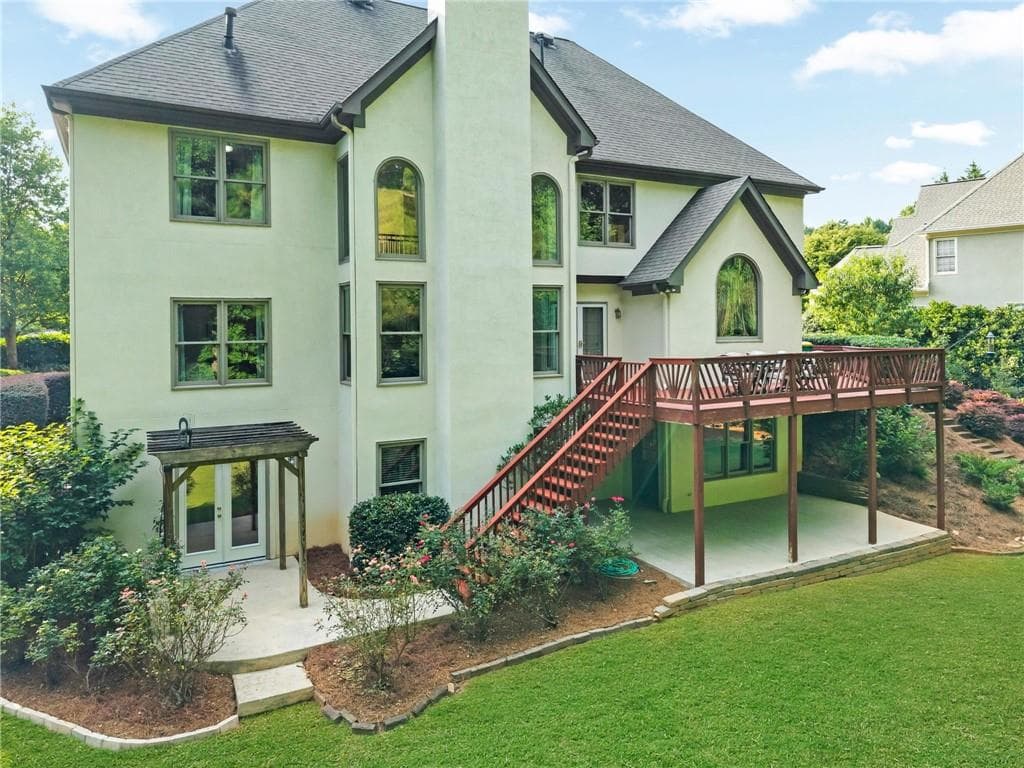 6 bedroom, 6 bathroom, 5,511 sq ft single family residence under contract at 10645 Oxford Mill Circle, Johns Creek, GA 30022 — photo 5