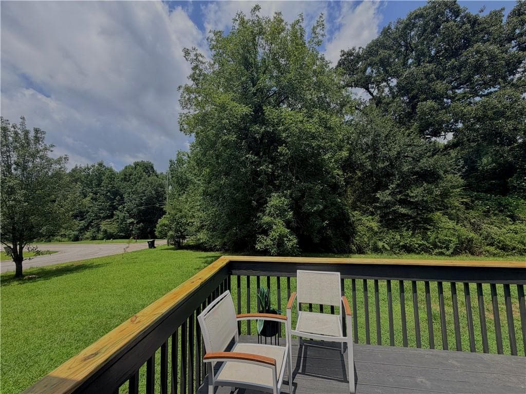3 bedroom, 2 bathroom, 1,700 sq ft single family residence under contract at 85 Martin Street, Carrollton, GA 30117 — photo 3