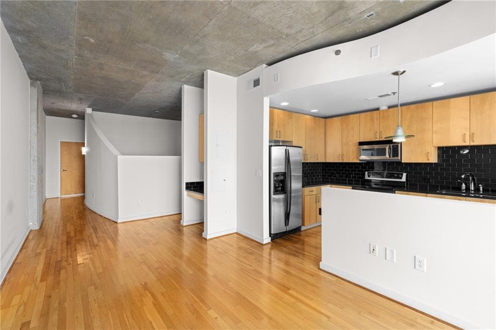 1 bedroom, 1 bathroom, 722 sq ft condominium for sale at 361 17th Street 1709, Atlanta, GA 30363 — photo 6